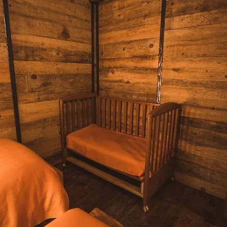 Montemezzo Le In Pietra סוריקו