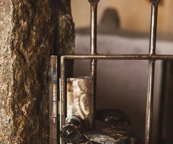 Апартаменты Montemezzo Le In Pietra