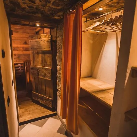 Montemezzo Le In Pietra Sorico