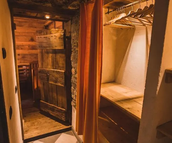 Montemezzo Le In Pietra Sorico