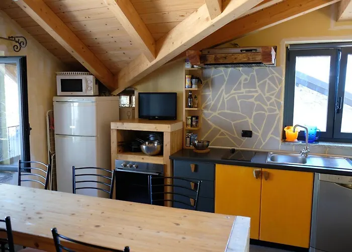 Lägenhet Montemezzo Le In Pietra *