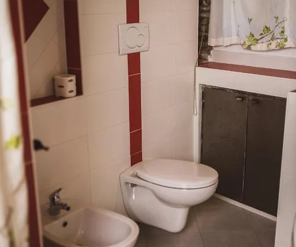 Montemezzo Le In Pietra Apartmán *